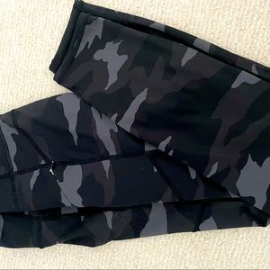 Athleta cropped camp print leggings